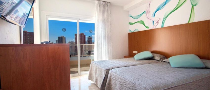 ¡Benidorm: 4 días y 3 noches en Hotel 4* Solo Adultos, con Pensión Completa!