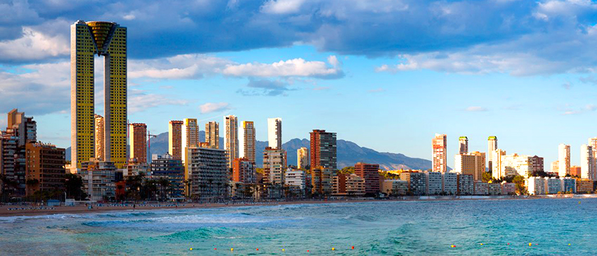 ¡Benidorm: 4 días y 3 noches en Hotel 4* Solo Adultos, con Pensión Completa!