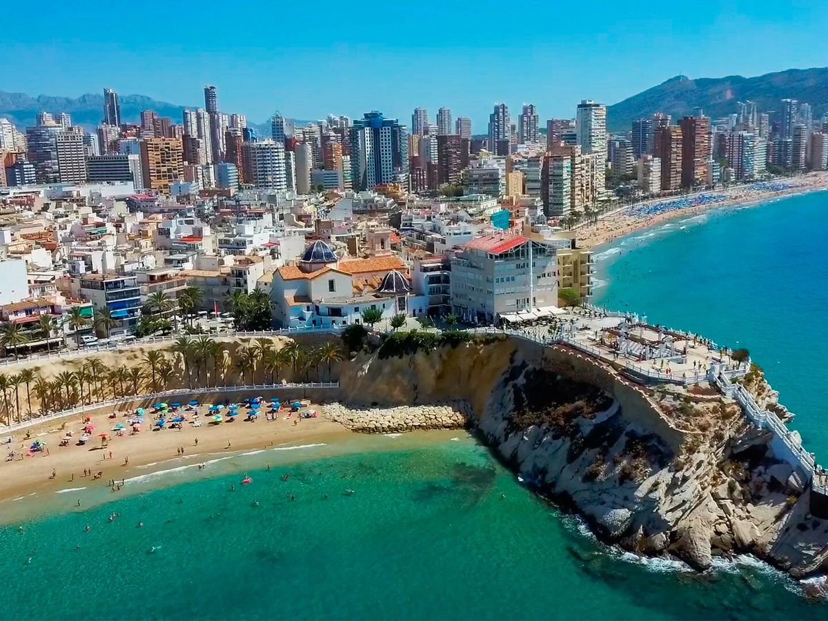 ¡Benidorm: 4 días y 3 noches en Hotel 4* Solo Adultos, con Pensión Completa!